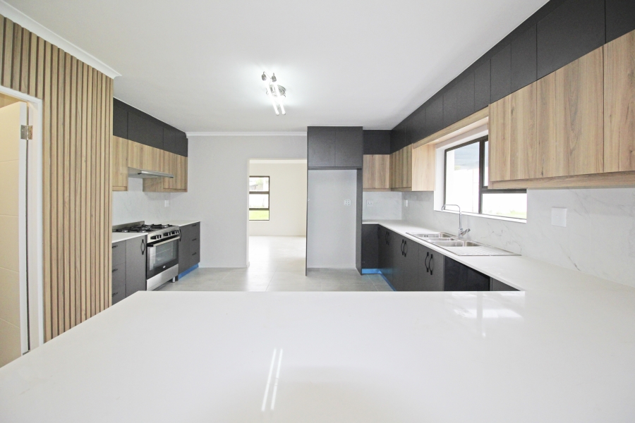 5 Bedroom Property for Sale in Myburgh Park Western Cape